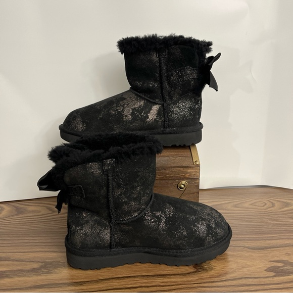 UGG MINI BAILEY BOW GLIMMER BLACK SUEDE GLITTER WOMEN'S BOOTS SIZE 5 COMFY BOOTS - Picture 3 of 12